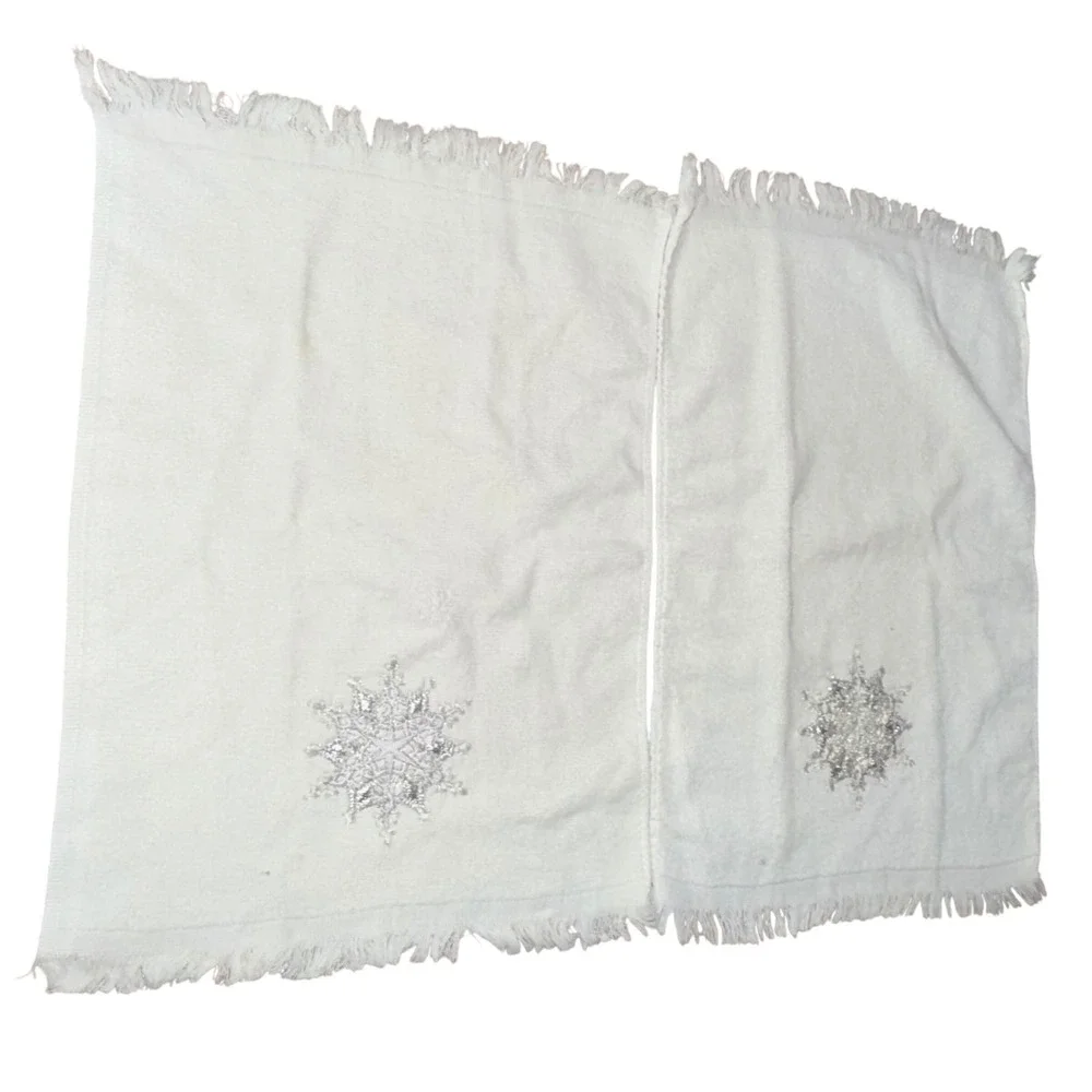 Vtg White Cotton Snowflake Hand Towels Set‎ of 2 Silver Embroidered Holiday 90s